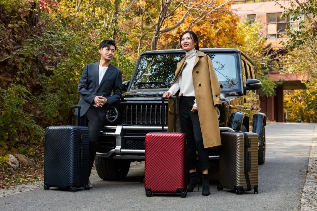 What should I do if the suitcase wheels are broken?